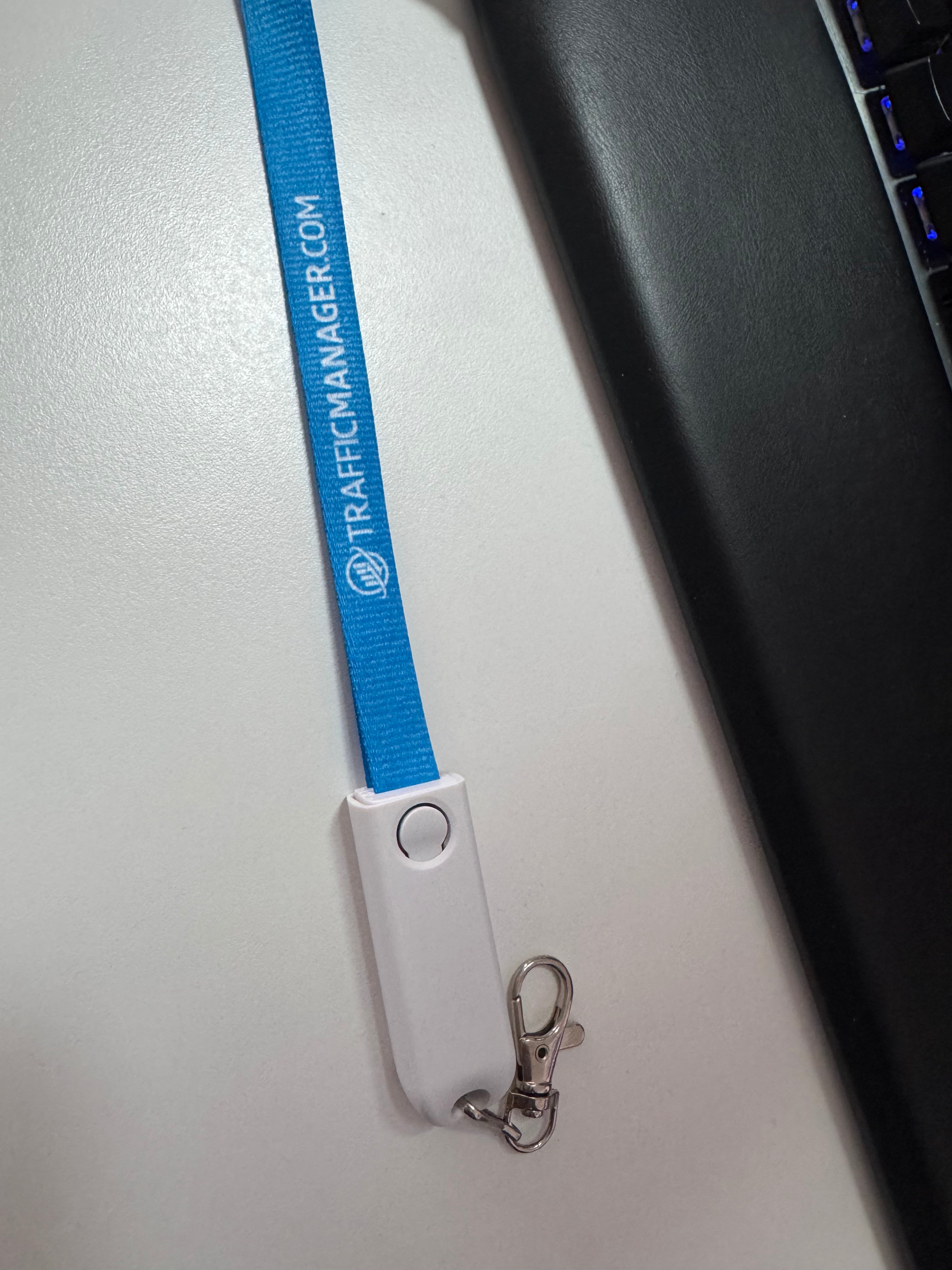 TrafficManager necklace - charger